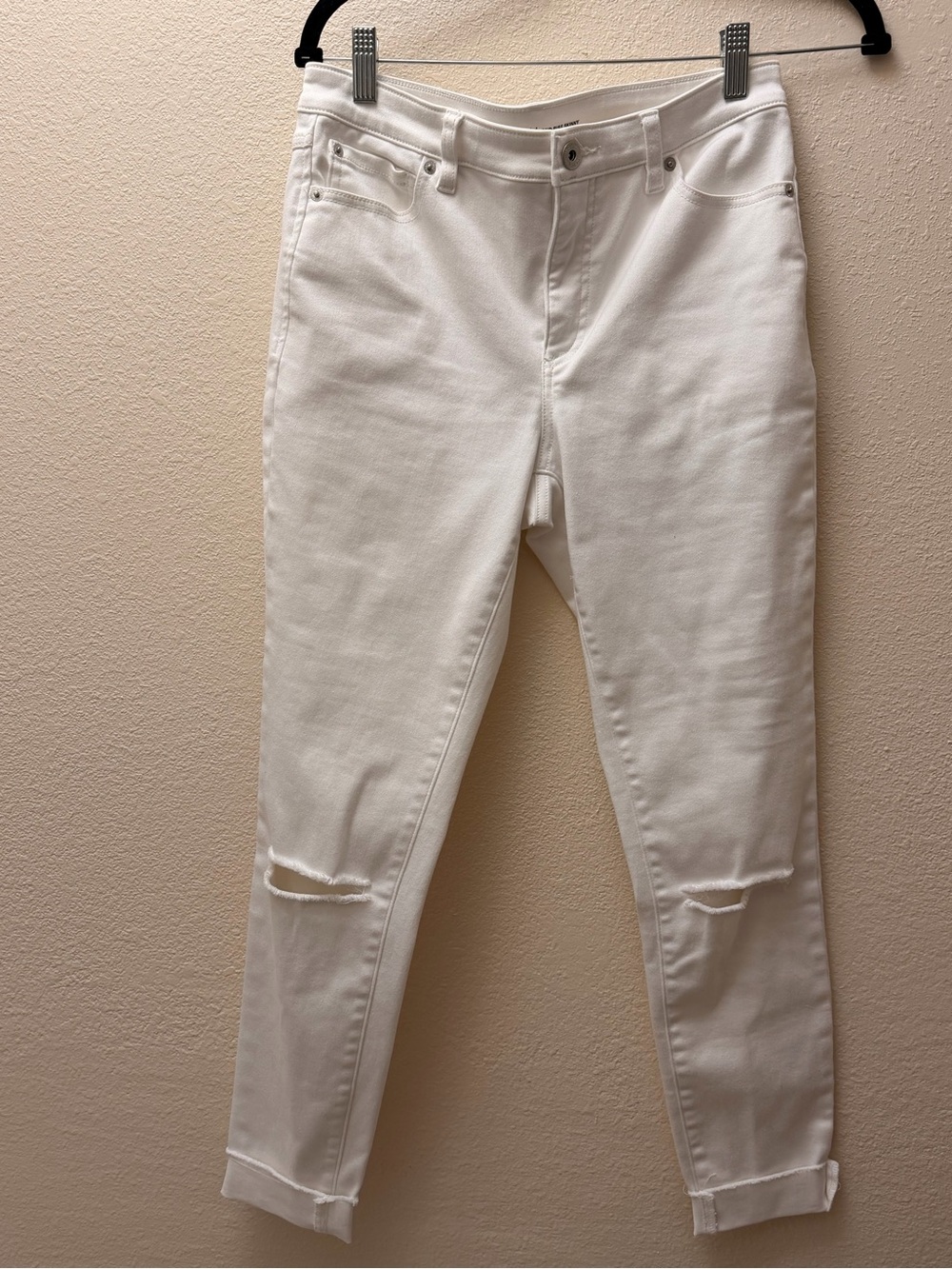 INC International Concepts White Stretch Skinny Jeans with Knee Rips